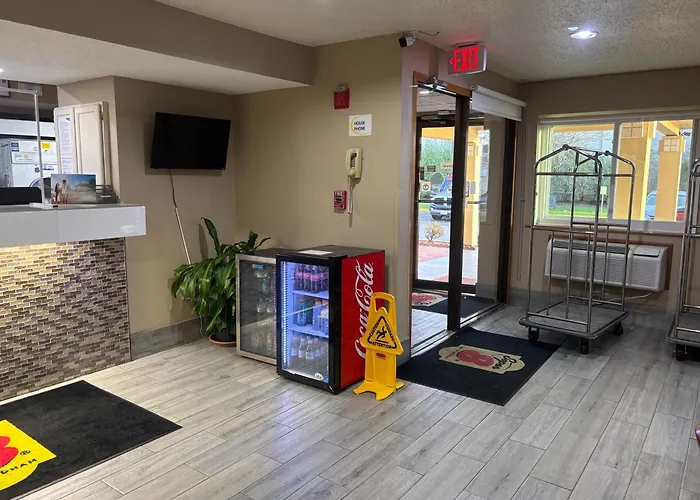 Super 8 by Wyndham Mundelein/Libertyville Area