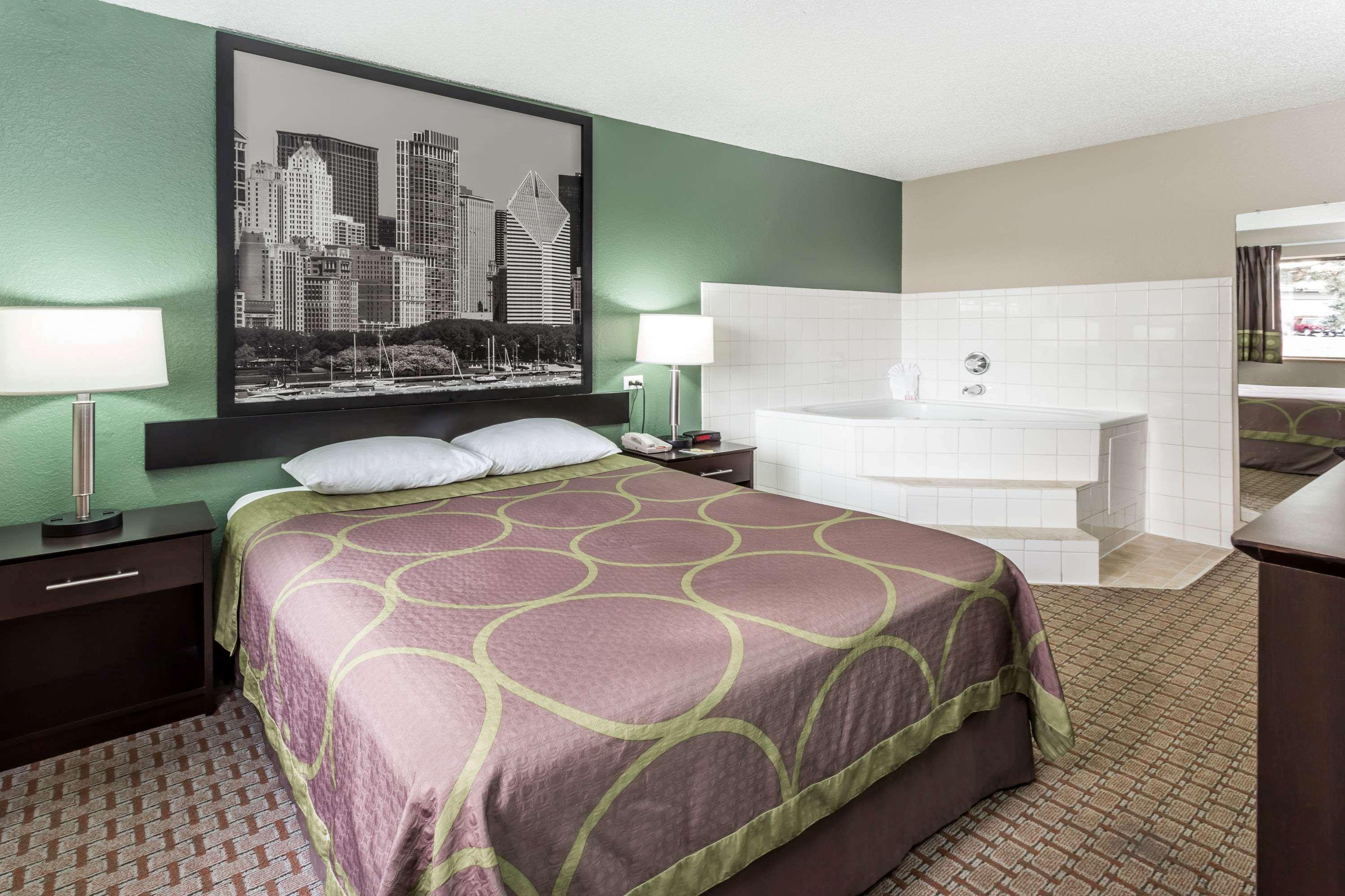 Super 8 By Wyndham Mundelein/libertyville Area