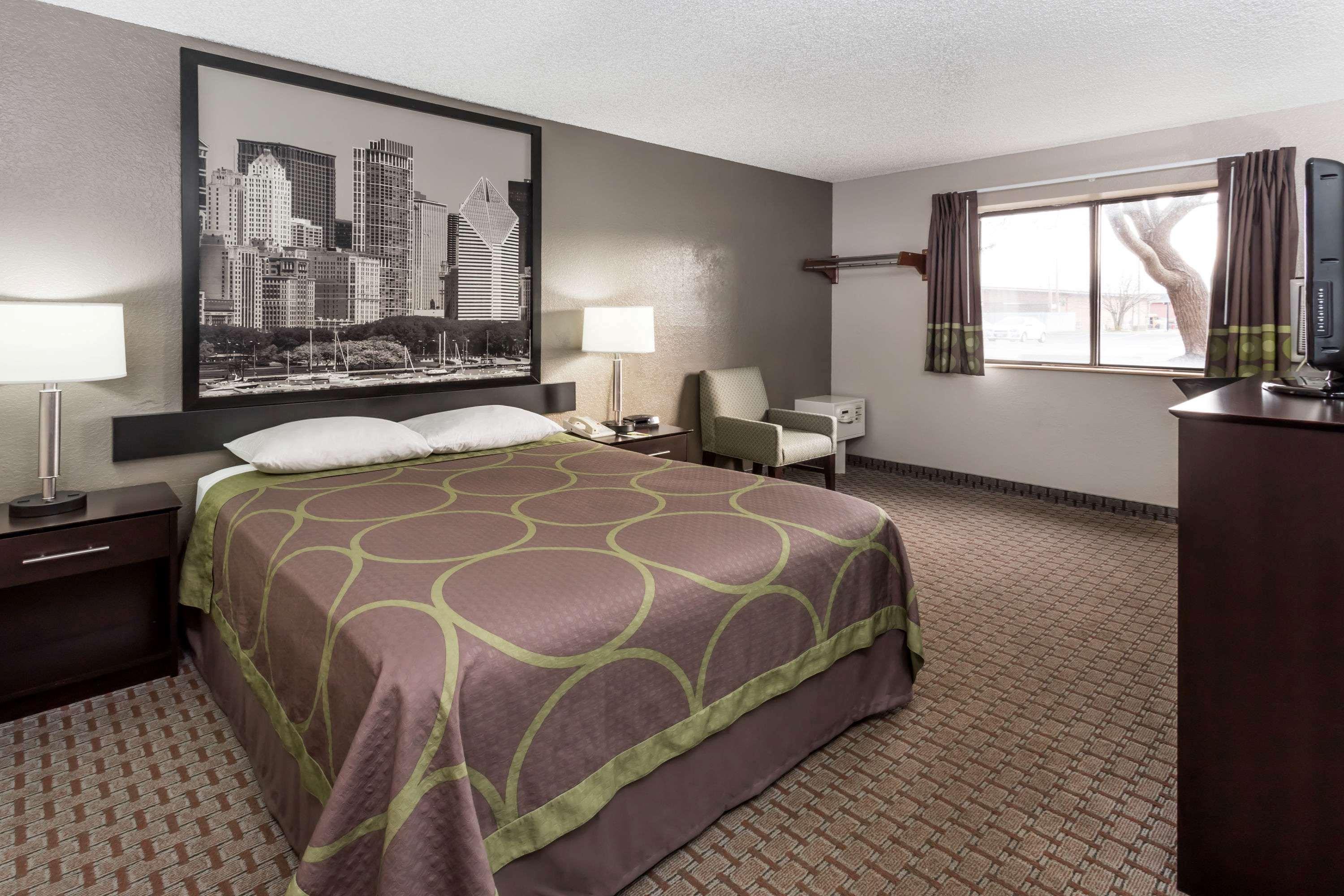 Super 8 By Wyndham Mundelein/libertyville Area Mundelein