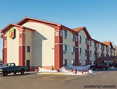 Super 8 By Wyndham Mundelein/libertyville Area Hotel