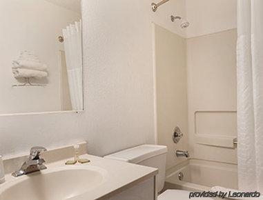 Super 8 By Wyndham Mundelein/libertyville Area Mundelein