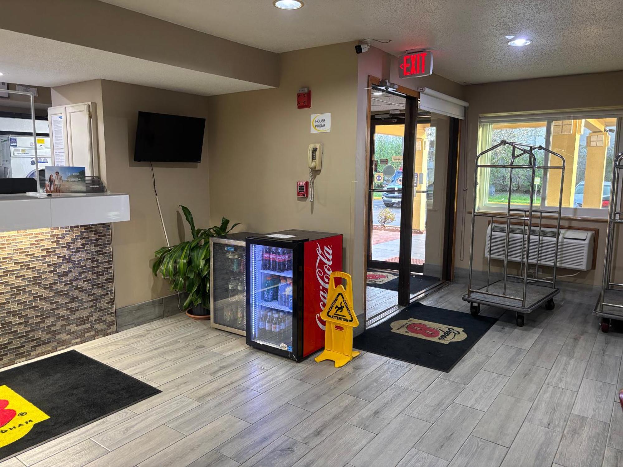 Hotel Super 8 By Wyndham Mundelein/libertyville Area