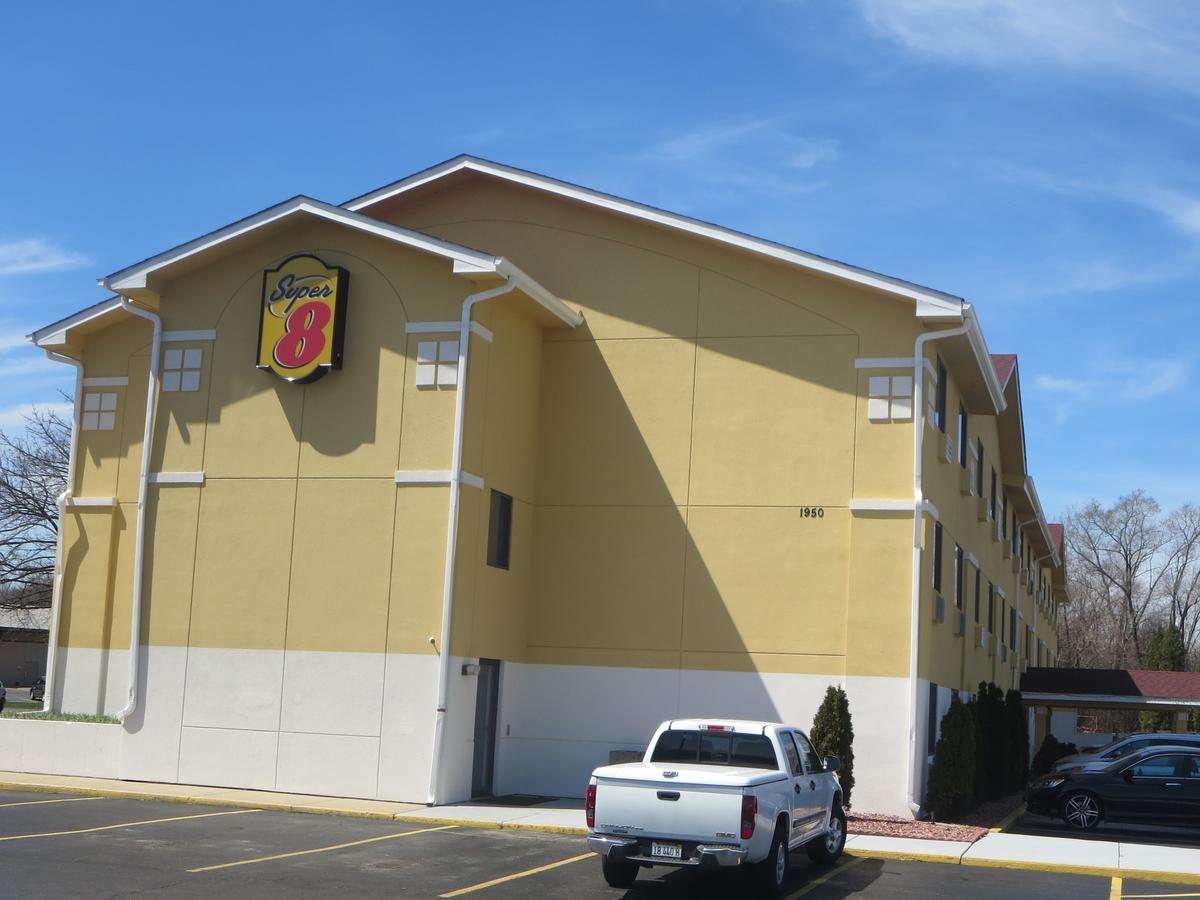 Hotel Super 8 By Wyndham Mundelein/libertyville Area Mundelein