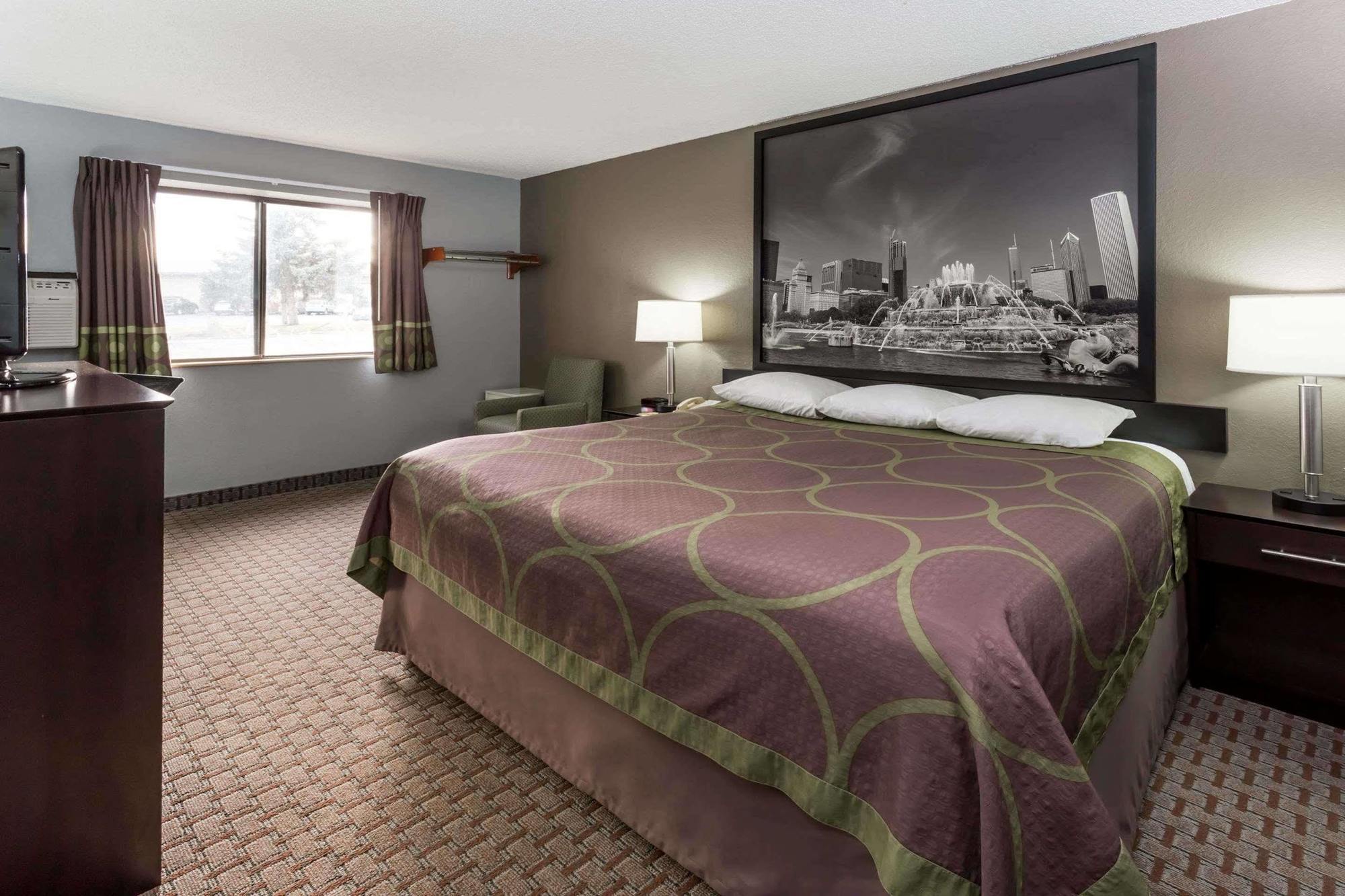 Super 8 By Wyndham Mundelein/libertyville Area Hotel