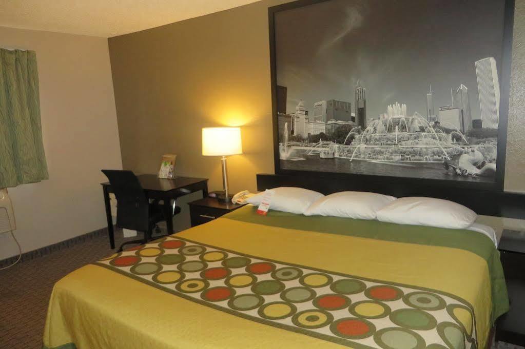 Super 8 By Wyndham Mundelein/libertyville Area Hotel 2*