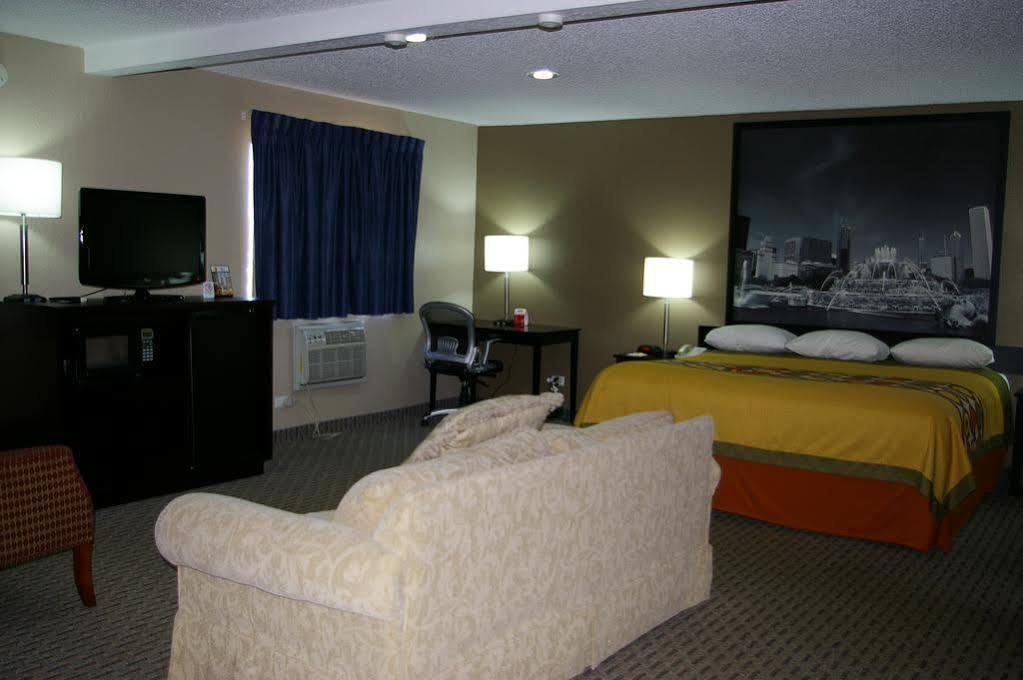 Hotel Super 8 By Wyndham Mundelein/libertyville Area
