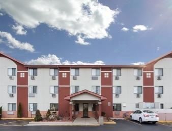 Super 8 By Wyndham Mundelein/libertyville Area Hotel 2*
