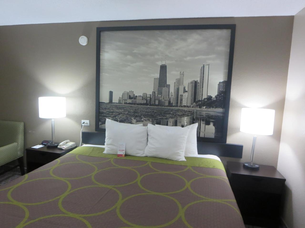 Super 8 By Wyndham Mundelein/libertyville Area Hotel 2*