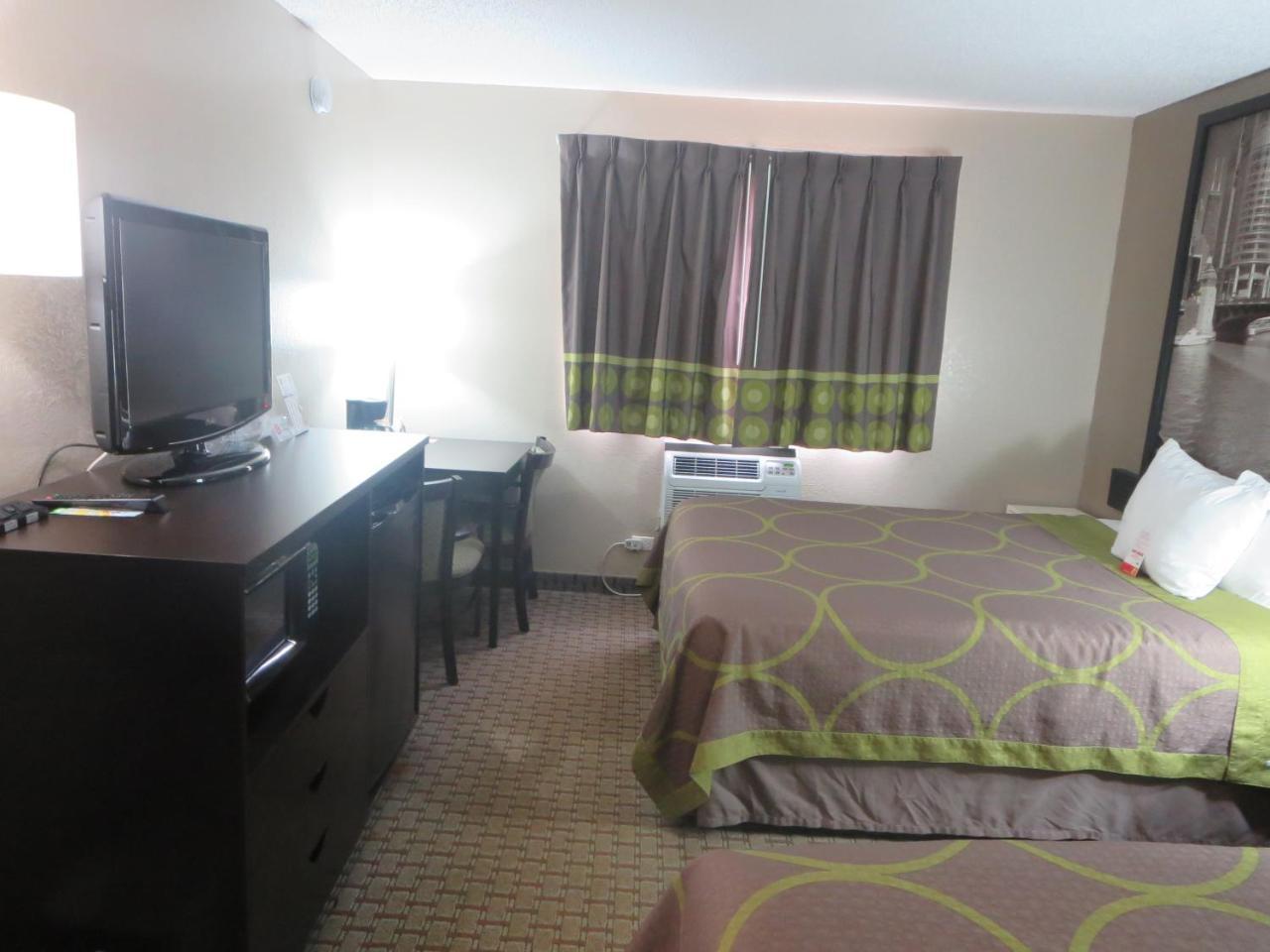 Super 8 By Wyndham Mundelein/libertyville Area Mundelein