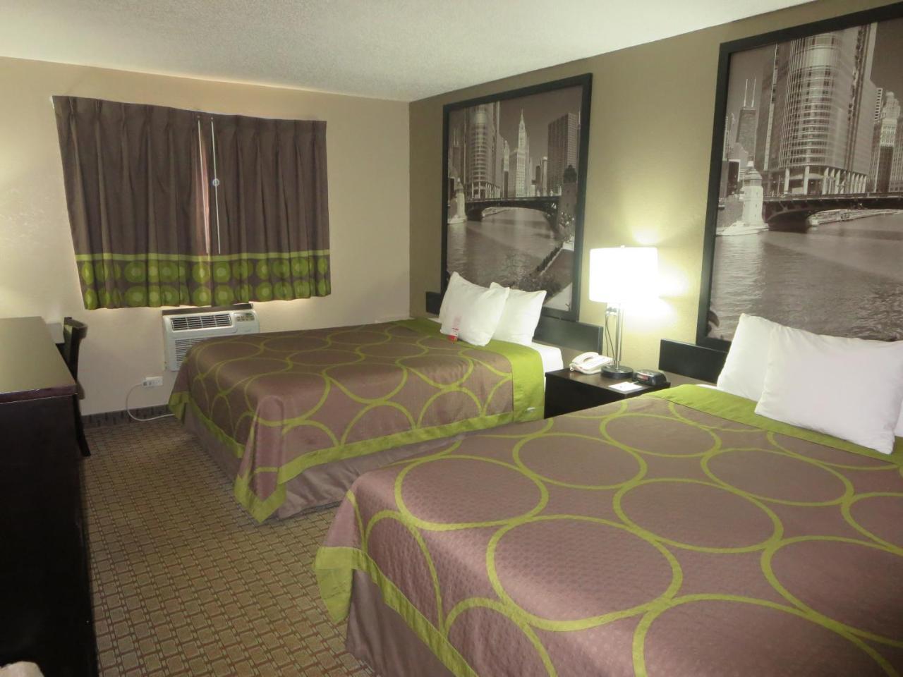 Super 8 By Wyndham Mundelein/libertyville Area Hotel 2*
