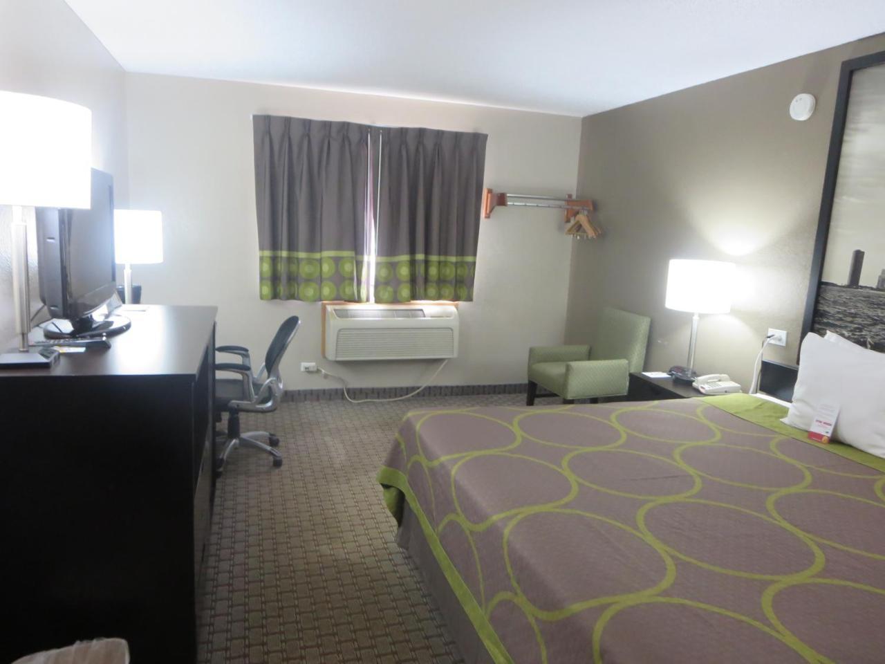 Hotel Super 8 By Wyndham Mundelein/libertyville Area 2*